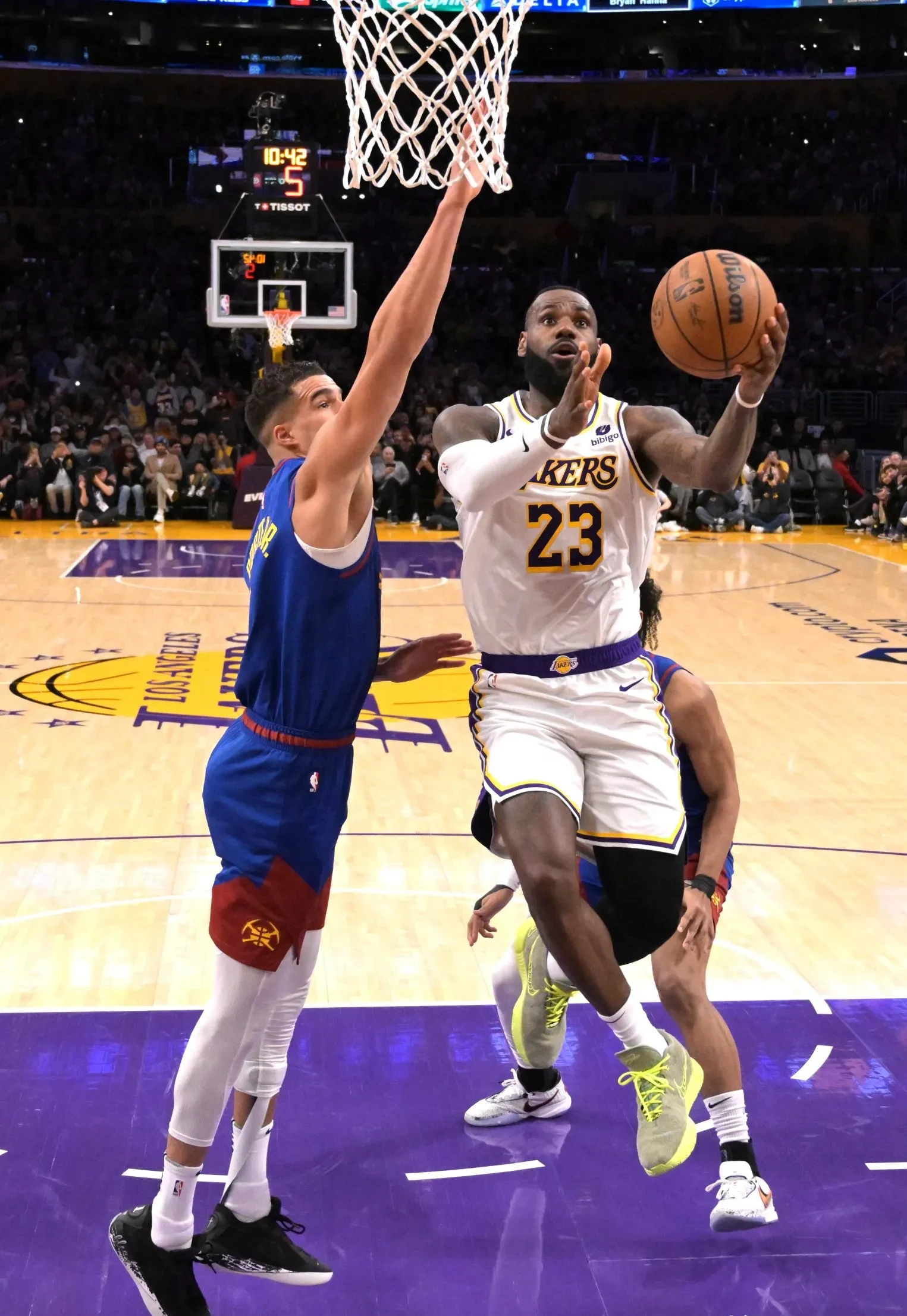 湖人客场大胜掘金，迎来好转