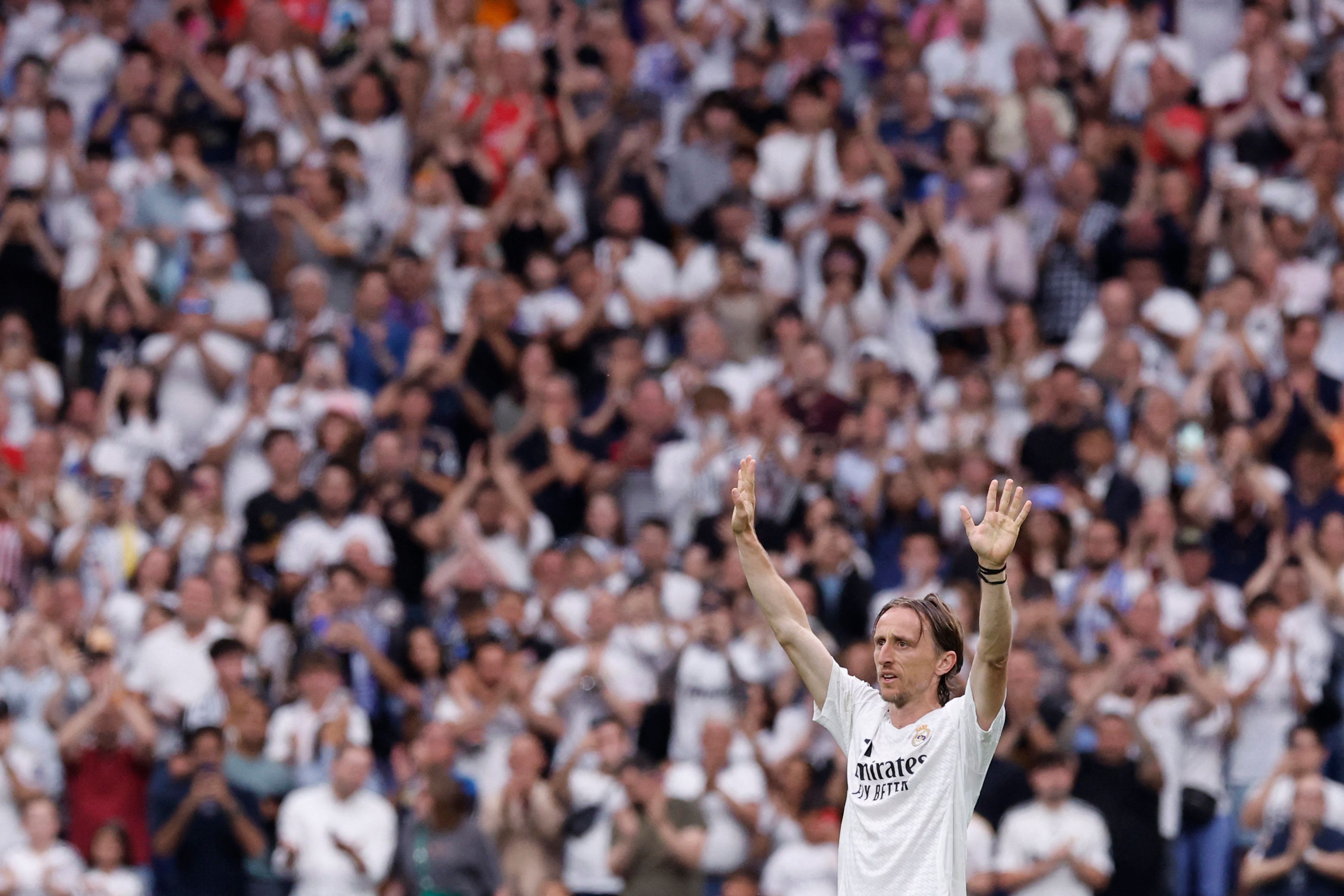 关于皇马功勋宣布退役,结束年职业生涯的信息 关于皇马功勋宣布退役,结束年职业生涯的信息