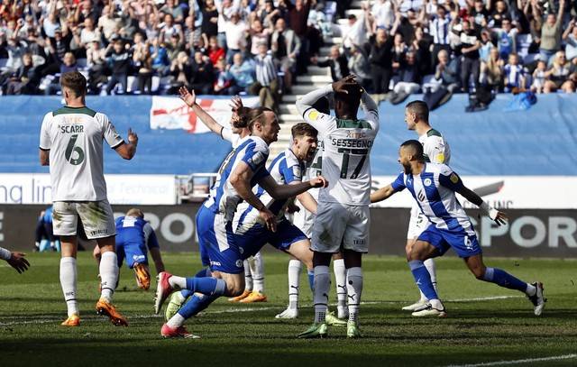 包含克罗地亚轻取勒沃库森，阿尔巴关键制胜的词条