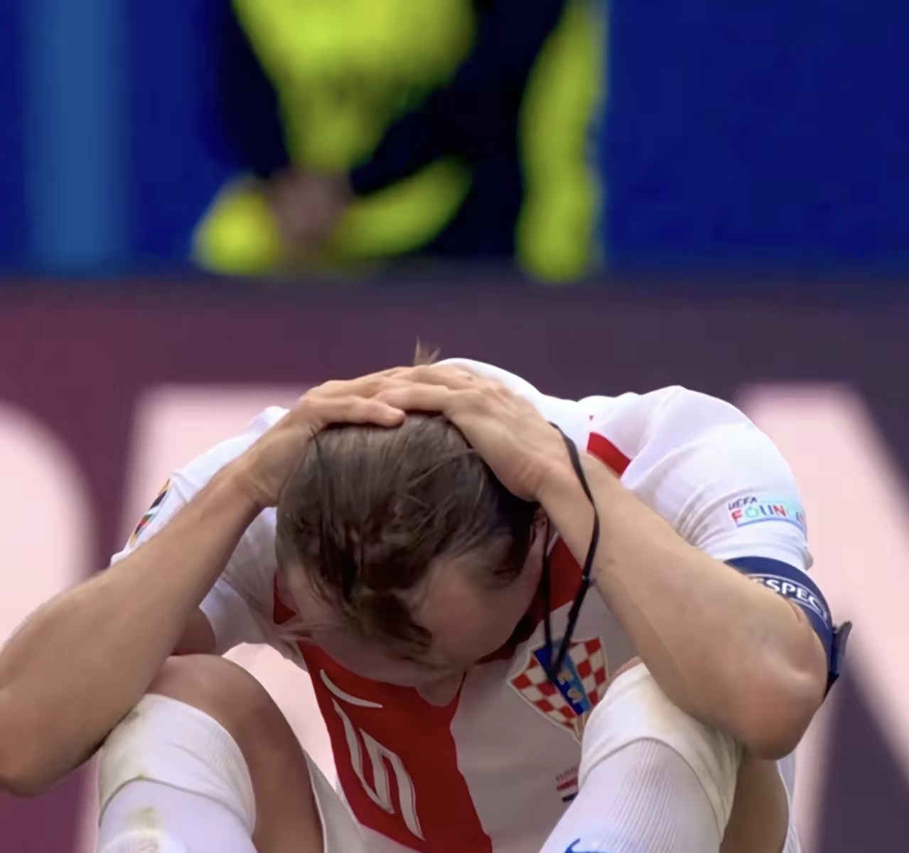 包含克罗地亚轻取勒沃库森，阿尔巴关键制胜的词条