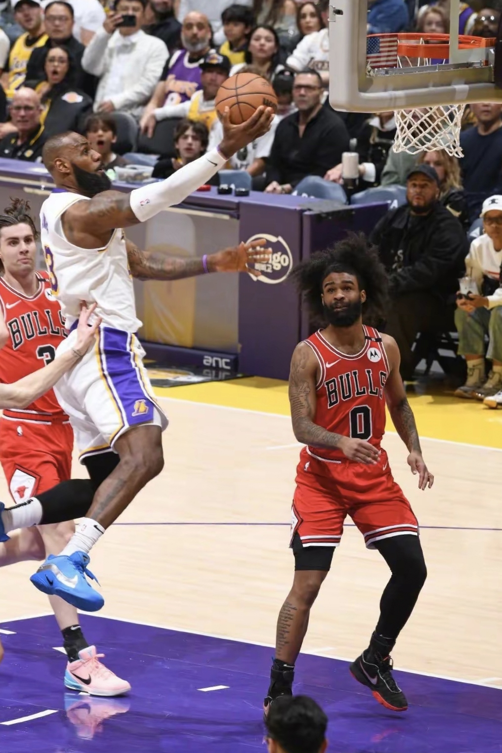 公牛队客场告捷，球员表现抢眼