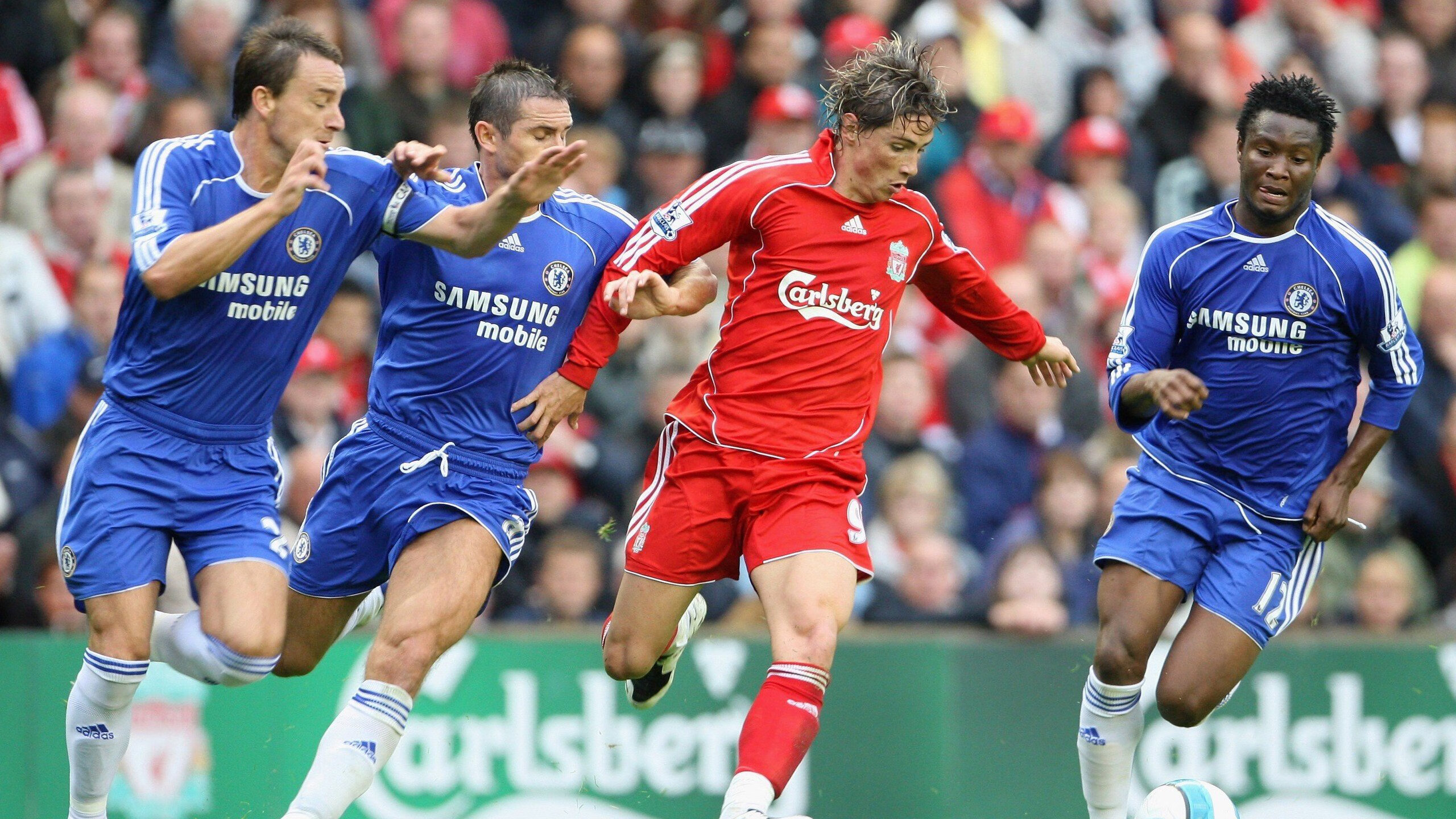 智利险胜巴黎，苏亚雷斯惊艳四座，南美足球的坚韧与光芒